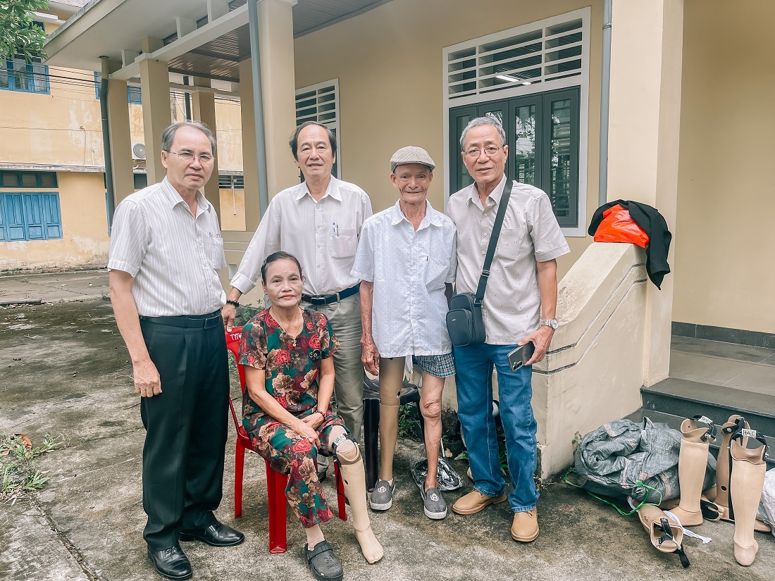 86 người khuyết tật và nạn nhân da cam được cấp phát chân, tay giả và dụng cụ chỉnh hình tại thành phố Huế